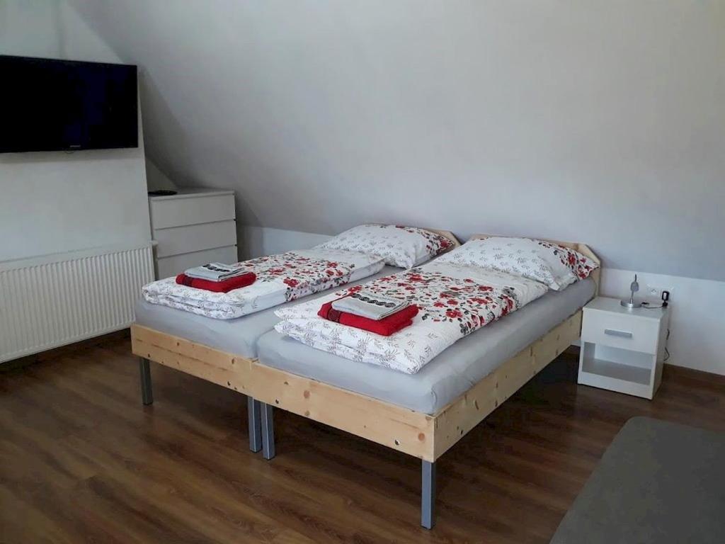 Zemianska Kuria Vachtar Otel Kralova Lehota Dış mekan fotoğraf