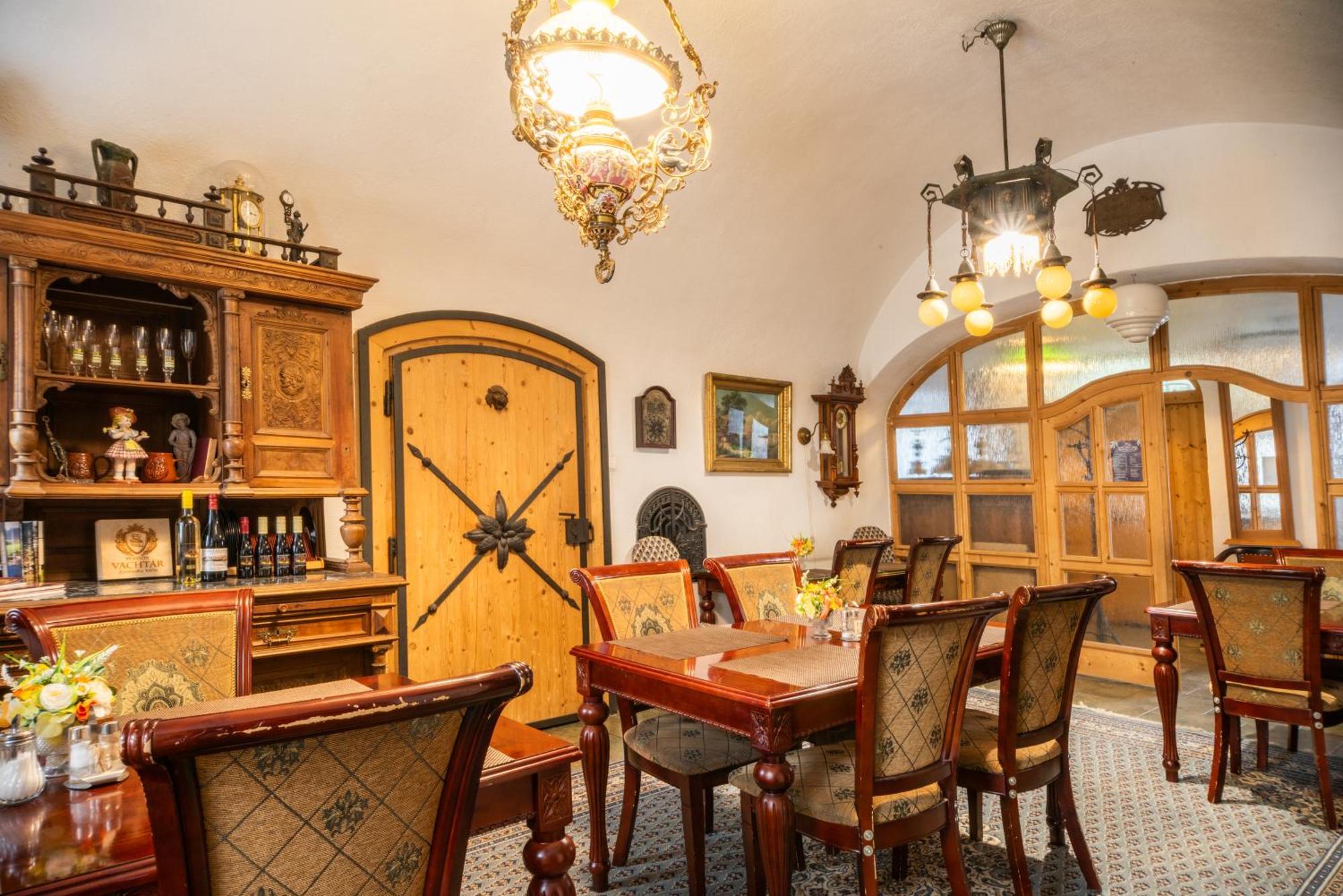 Zemianska Kuria Vachtar Otel Kralova Lehota Dış mekan fotoğraf