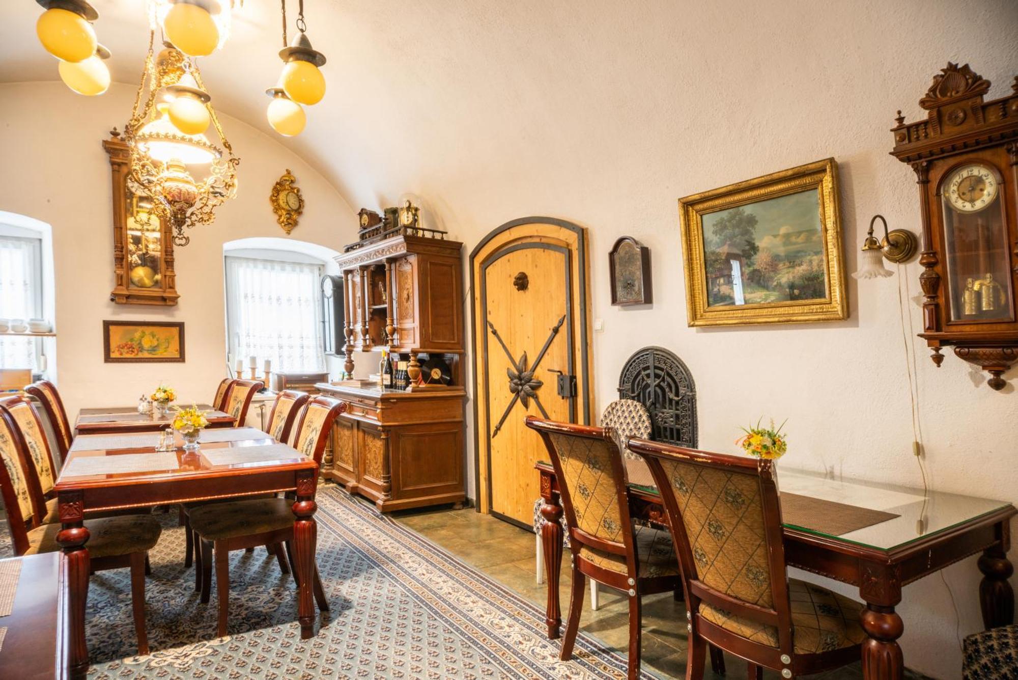 Zemianska Kuria Vachtar Otel Kralova Lehota Dış mekan fotoğraf