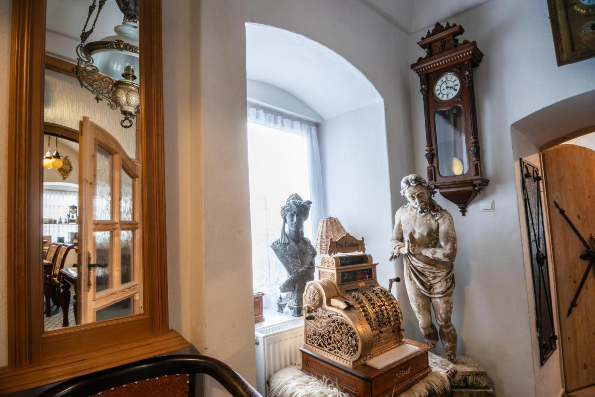 Zemianska Kuria Vachtar Otel Kralova Lehota Dış mekan fotoğraf