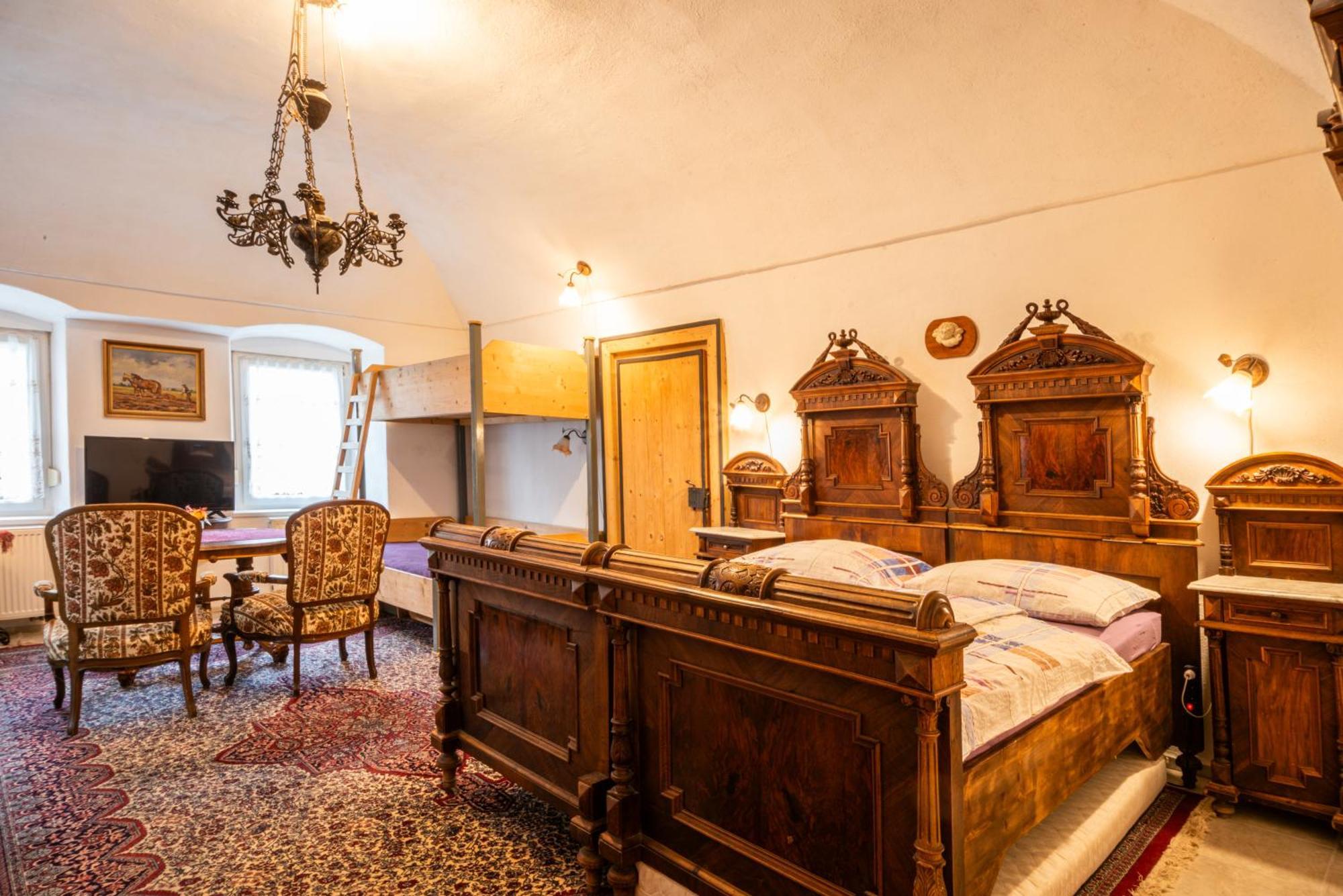 Zemianska Kuria Vachtar Otel Kralova Lehota Dış mekan fotoğraf