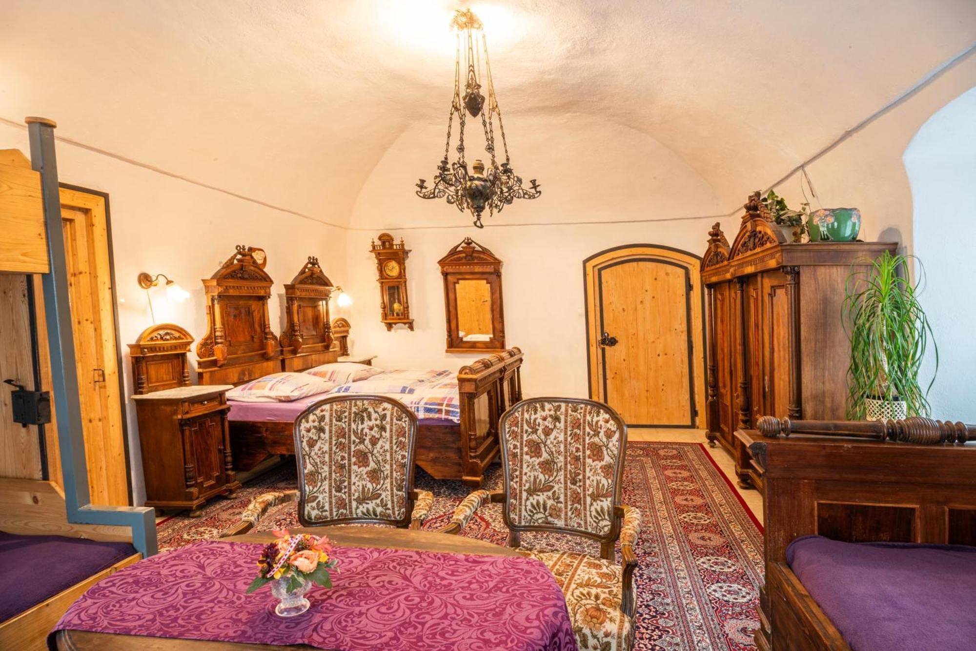 Zemianska Kuria Vachtar Otel Kralova Lehota Dış mekan fotoğraf